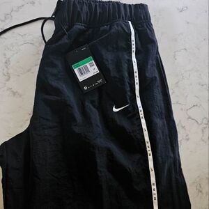 Women XL Nike windbreaker pants